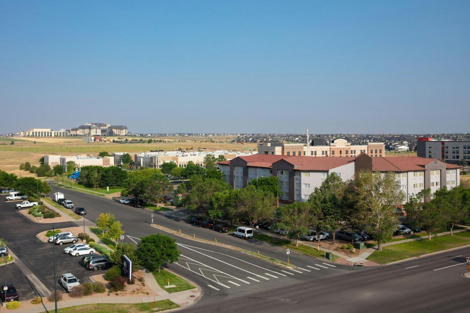 Courtyard By Marriott Denver Airport Bagian luar foto