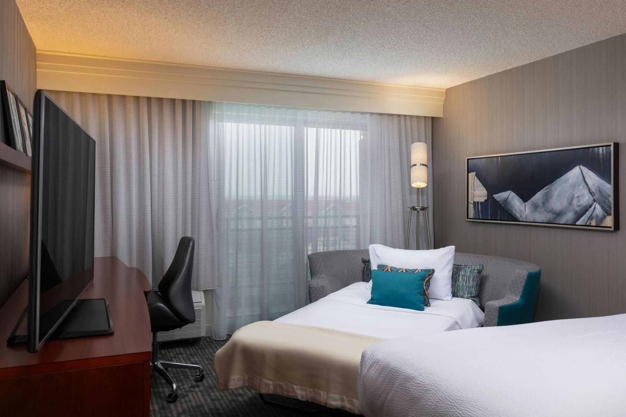 Courtyard By Marriott Denver Airport Bagian luar foto