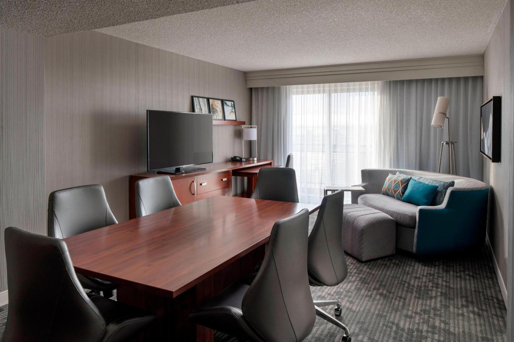 Courtyard By Marriott Denver Airport Bagian luar foto